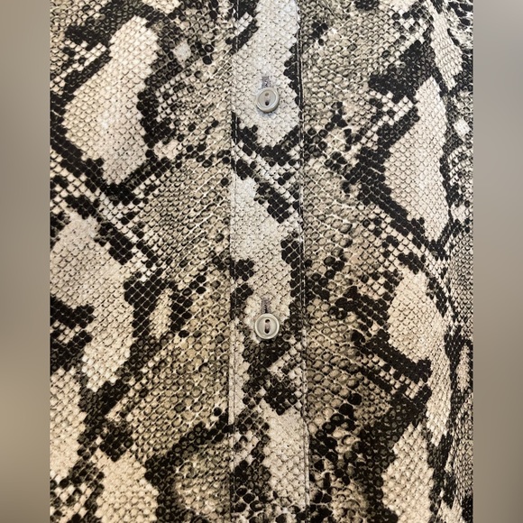 Crocodile print long sleeve button up dress - Picture 4 of 5